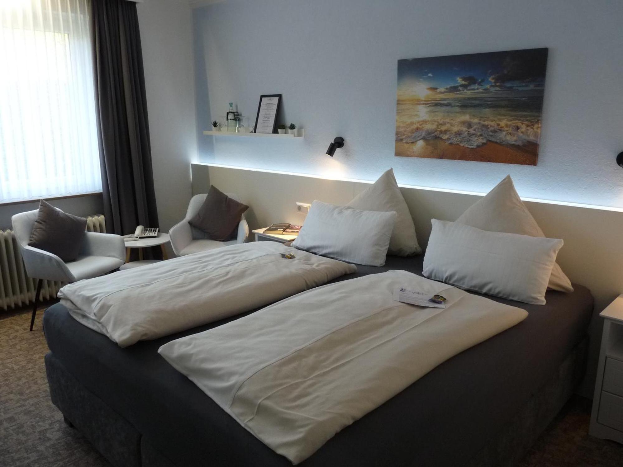Hotel Zum Rosenteich Бад-Цвишенан Экстерьер фото