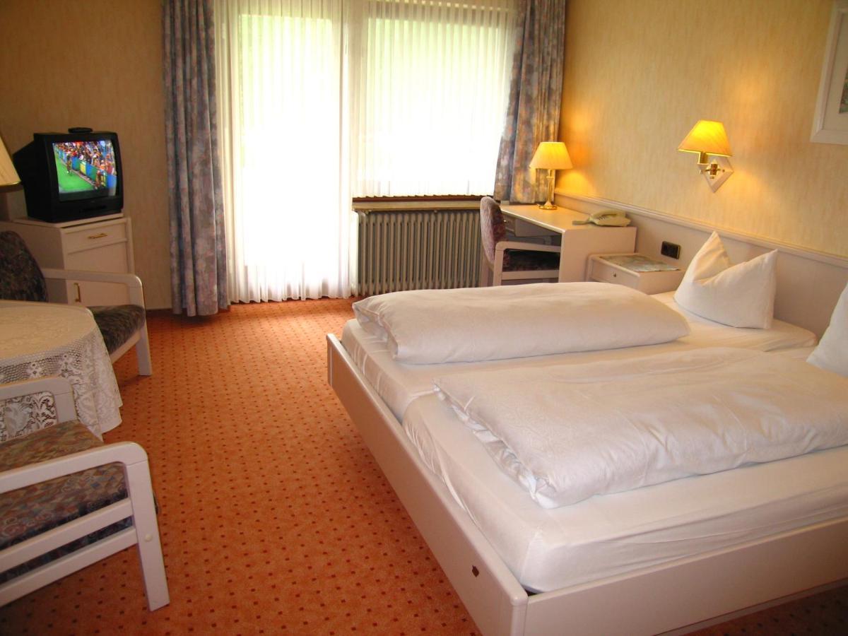 Hotel Zum Rosenteich Бад-Цвишенан Экстерьер фото