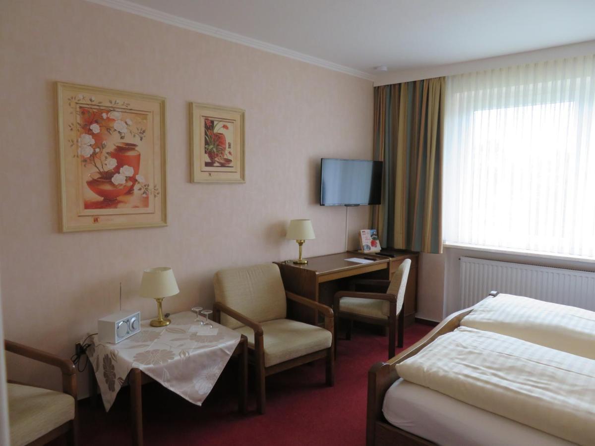 Hotel Zum Rosenteich Бад-Цвишенан Экстерьер фото