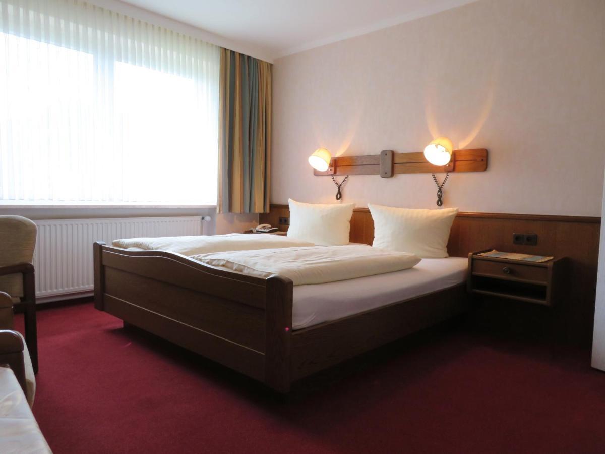 Hotel Zum Rosenteich Бад-Цвишенан Экстерьер фото